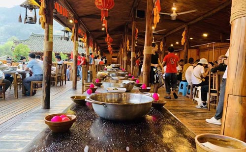 西江千戶苗寨長桌宴